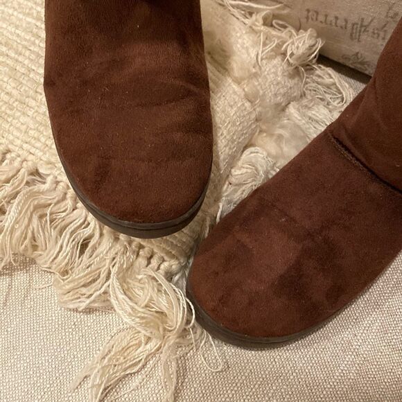 Journee Collection Women’s Boot Brown Color Mid Calf Suede Sherpa Lined  Size 7 - Picture 4 of 11